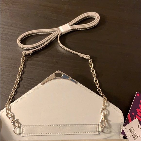 🔥MOVING SALE🔥 NWT silver clutch with chain - Picture 4 of 4
